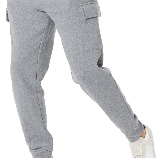 Amazon Essentials Men's Cargo Fleece Jogger Sweatpant with Relaxed Fit